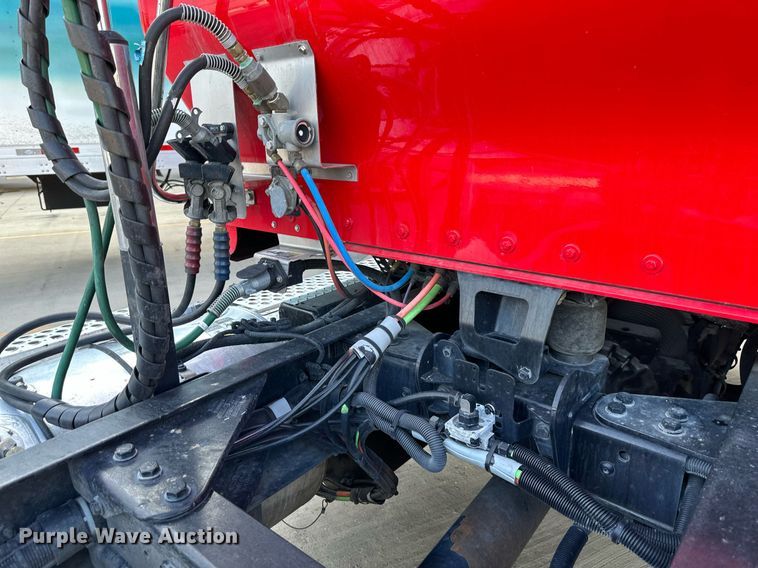 image for item DV1014 2014 Kenworth T400 semi truck