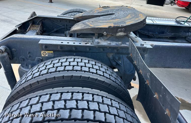 image for item DV1014 2014 Kenworth T400 semi truck