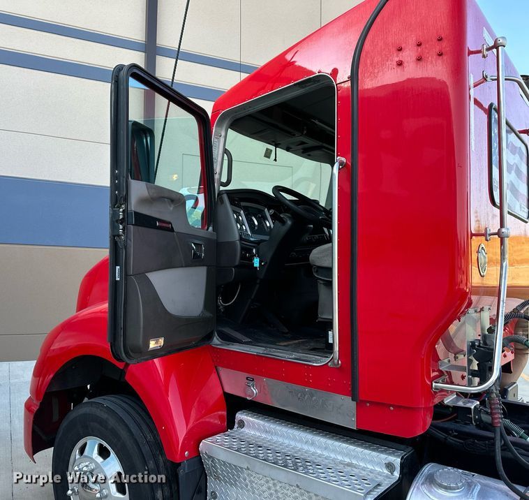 image for item DV1014 2014 Kenworth T400 semi truck