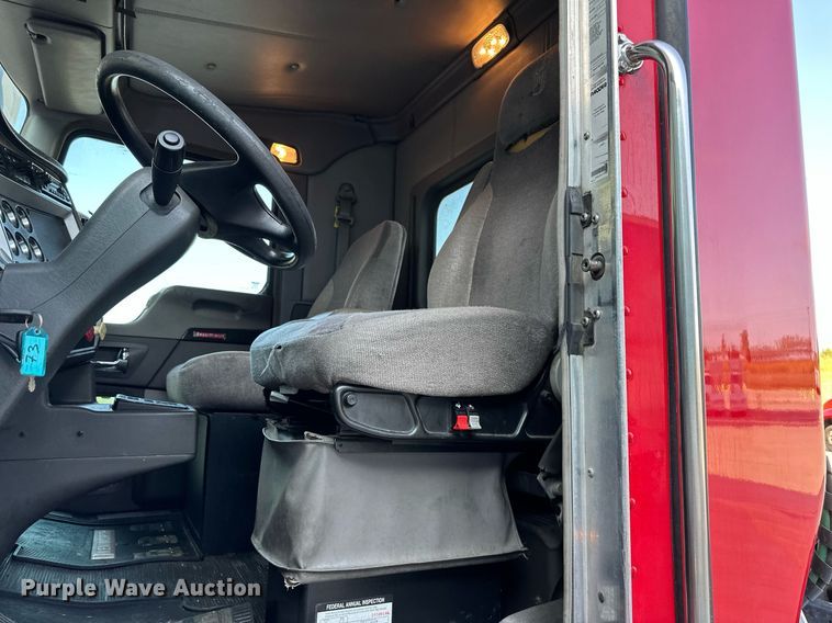 image for item DV1014 2014 Kenworth T400 semi truck