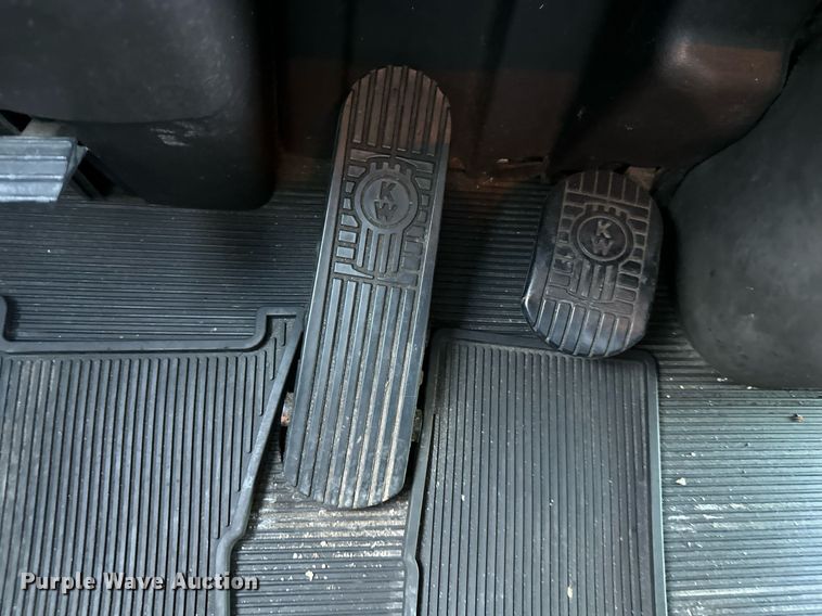 image for item DV1014 2014 Kenworth T400 semi truck