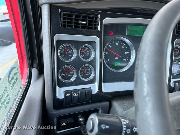 image for item DV1014 2014 Kenworth T400 semi truck