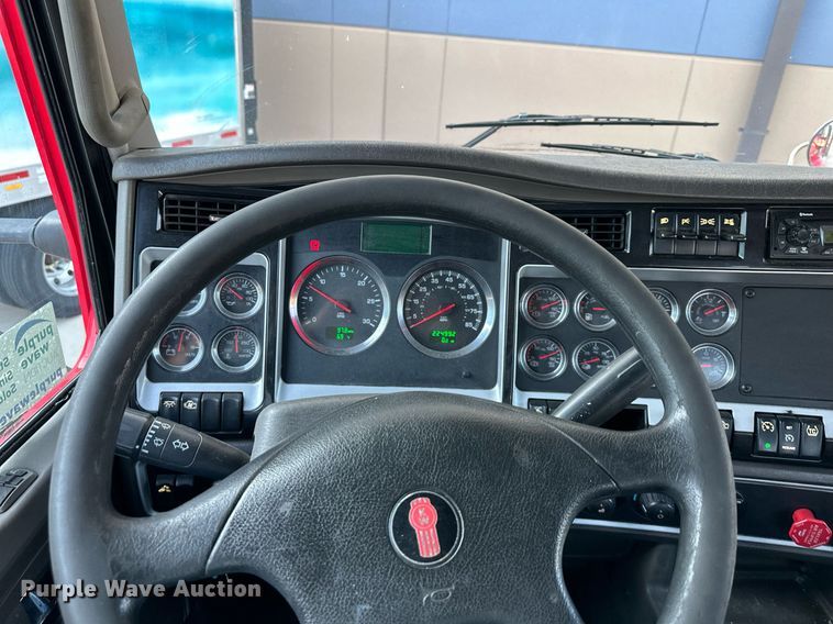 image for item DV1014 2014 Kenworth T400 semi truck