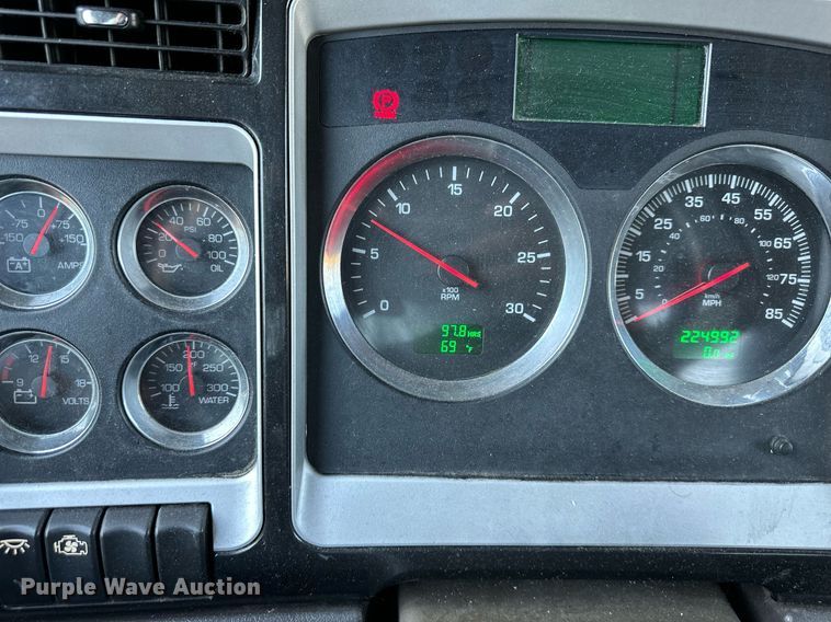 image for item DV1014 2014 Kenworth T400 semi truck