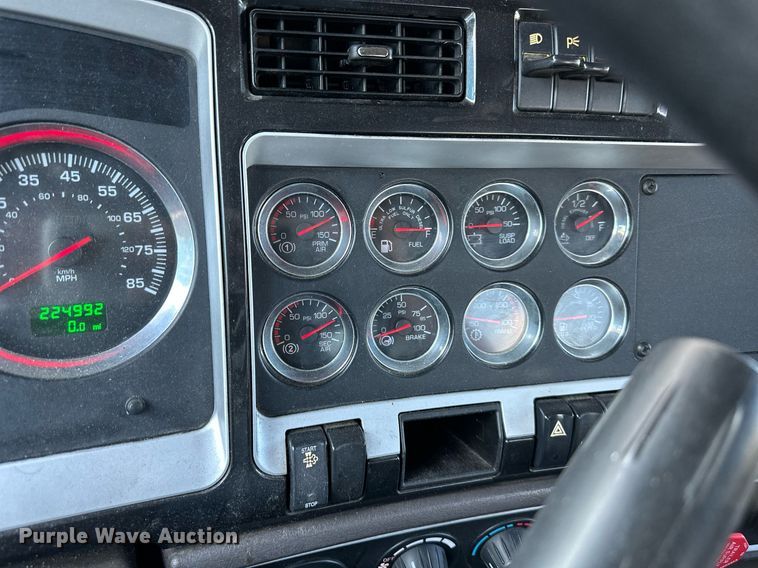 image for item DV1014 2014 Kenworth T400 semi truck