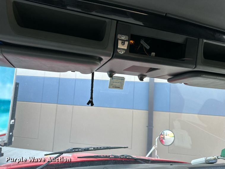 image for item DV1014 2014 Kenworth T400 semi truck