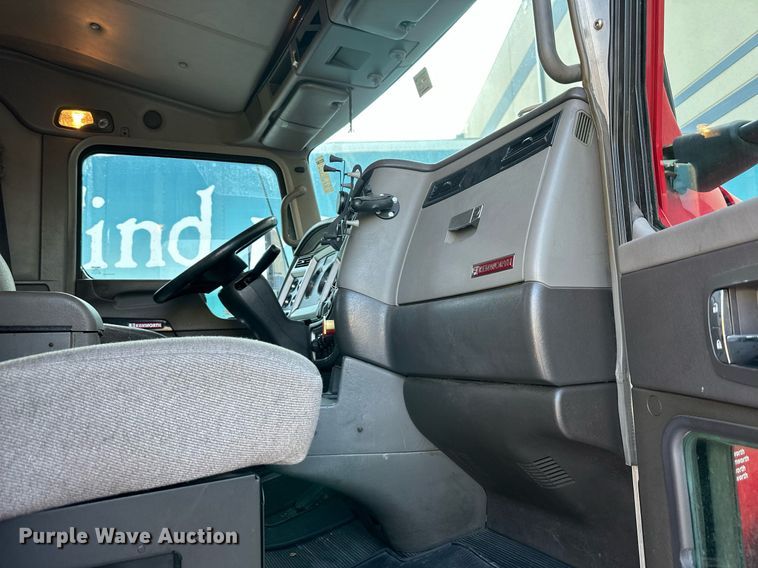 image for item DV1014 2014 Kenworth T400 semi truck