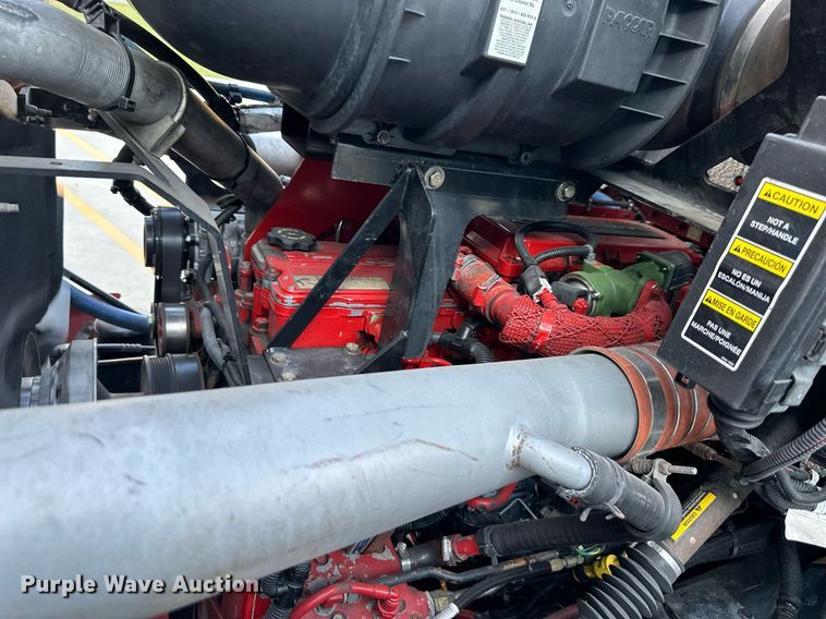 image for item DV1014 2014 Kenworth T400 semi truck