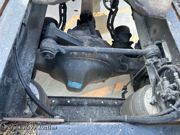 image for item DV1014 2014 Kenworth T400 semi truck