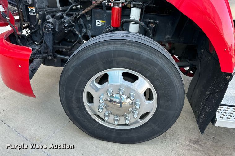 image for item DV1014 2014 Kenworth T400 semi truck