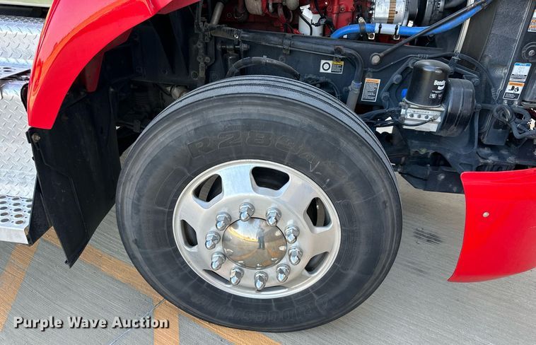 image for item DV1014 2014 Kenworth T400 semi truck