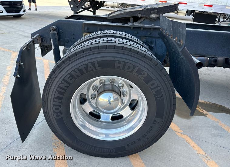 image for item DV1014 2014 Kenworth T400 semi truck