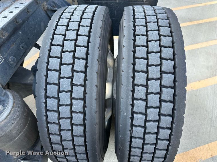 image for item DV1014 2014 Kenworth T400 semi truck