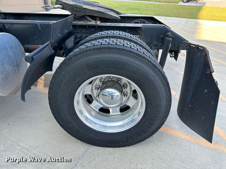 image for item DV1014 2014 Kenworth T400 semi truck