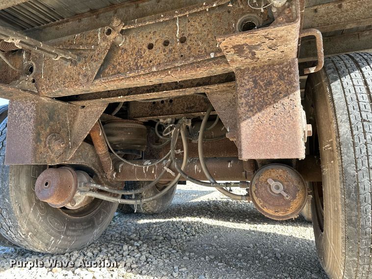 image for item HN9990 1996 Monn  dry van trailer