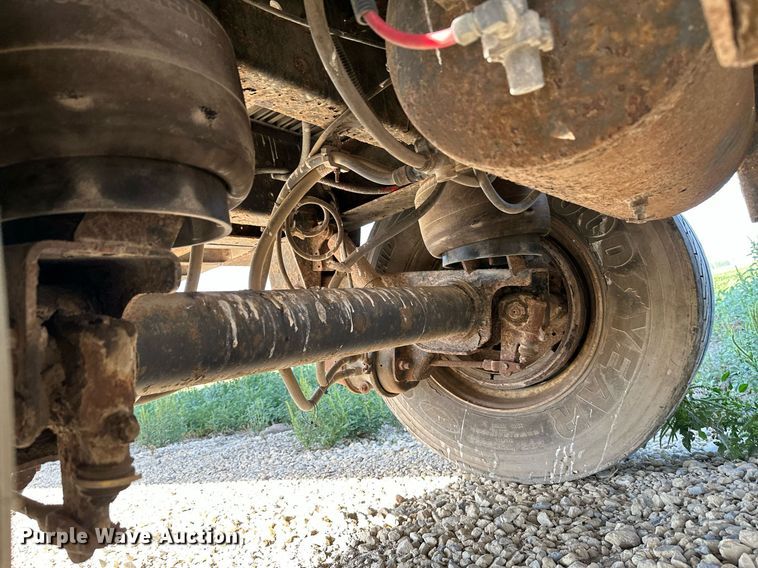 image for item HN9990 1996 Monn  dry van trailer