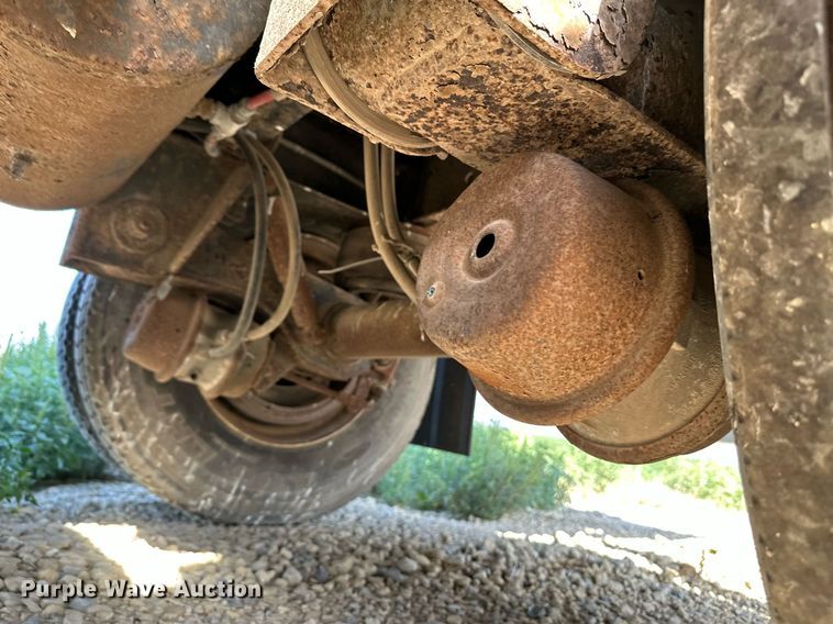 image for item HN9990 1996 Monn  dry van trailer