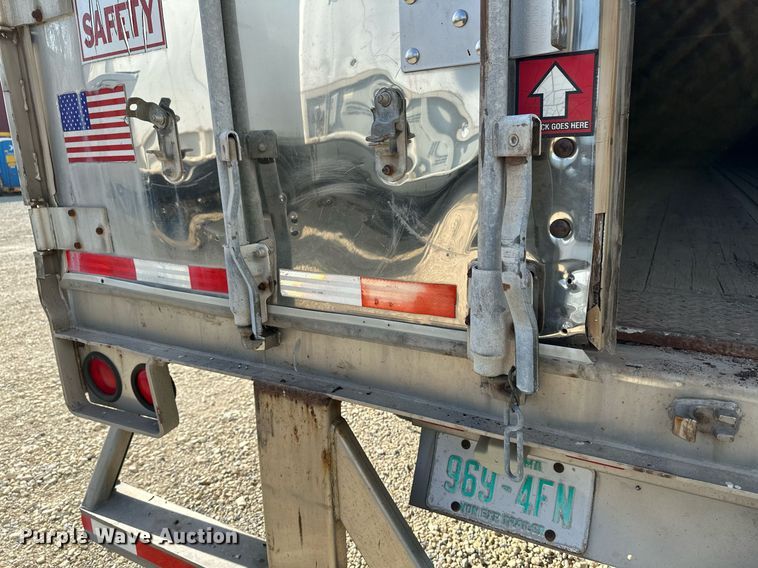 image for item HN9990 1996 Monn  dry van trailer