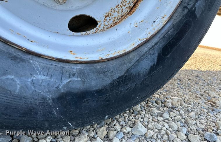 image for item HN9990 1996 Monn  dry van trailer