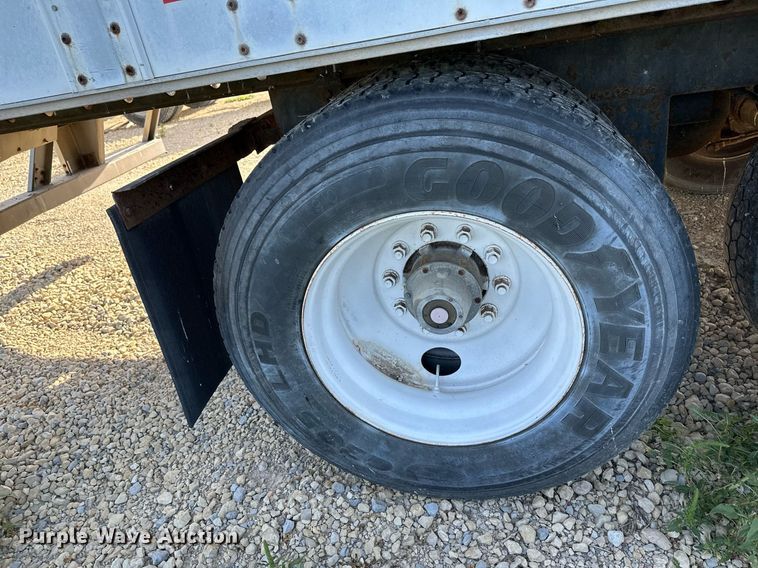 image for item HN9990 1996 Monn  dry van trailer