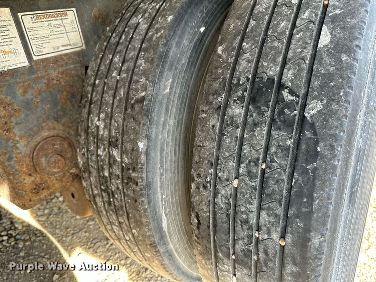 image for item HN9990 1996 Monn  dry van trailer