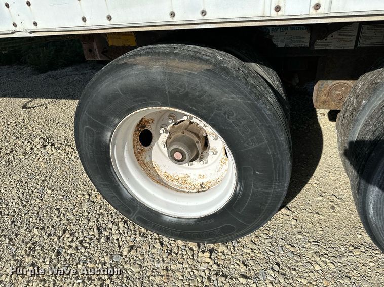 image for item HN9990 1996 Monn  dry van trailer