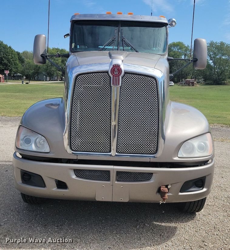 image for item JE9502 2012 Kenworth T660  semi truck