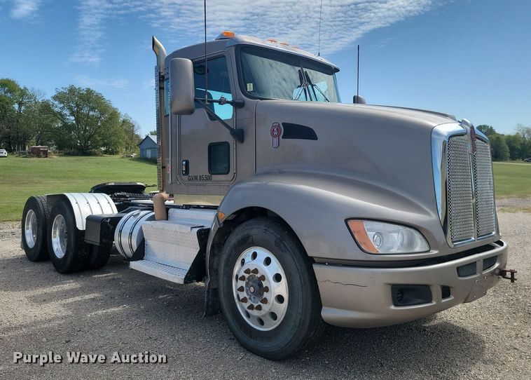 image for item JE9502 2012 Kenworth T660  semi truck