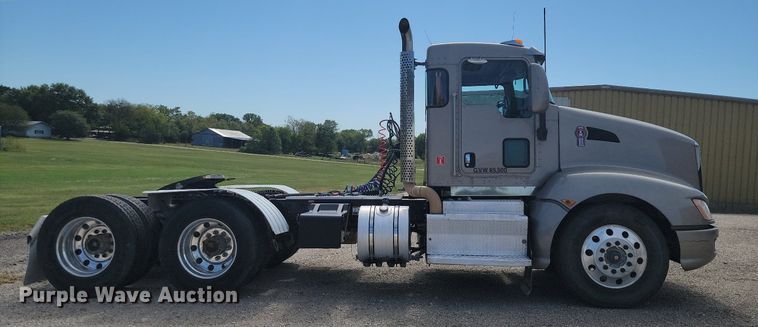 image for item JE9502 2012 Kenworth T660  semi truck