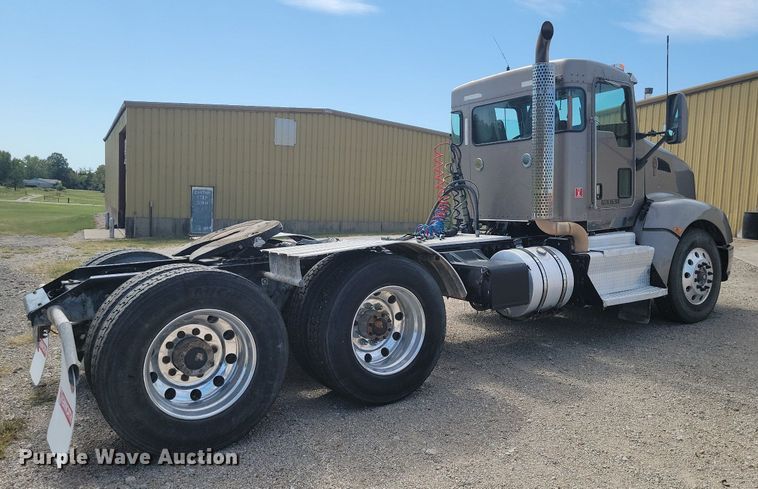 image for item JE9502 2012 Kenworth T660  semi truck