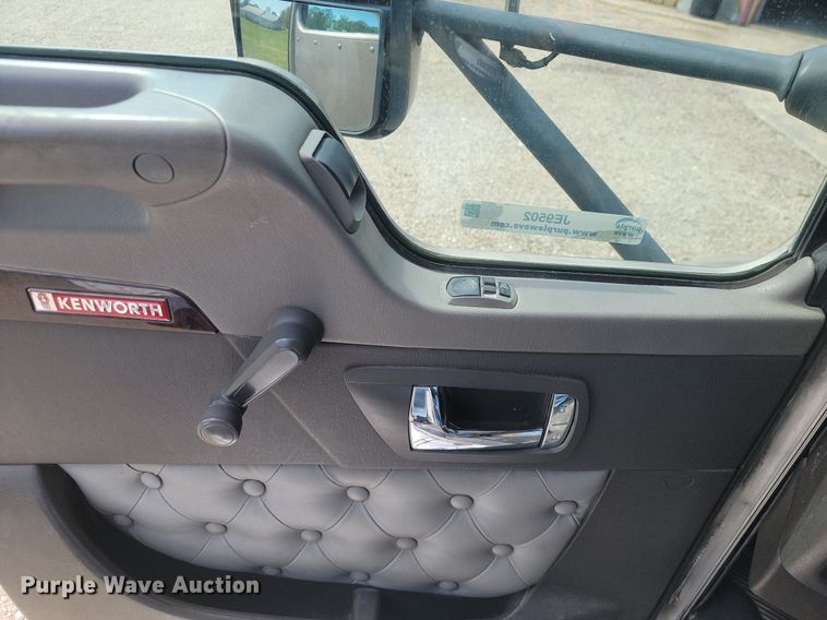 image for item JE9502 2012 Kenworth T660  semi truck