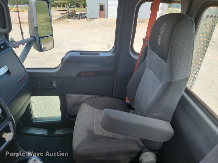 image for item JE9502 2012 Kenworth T660  semi truck