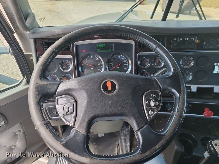image for item JE9502 2012 Kenworth T660  semi truck