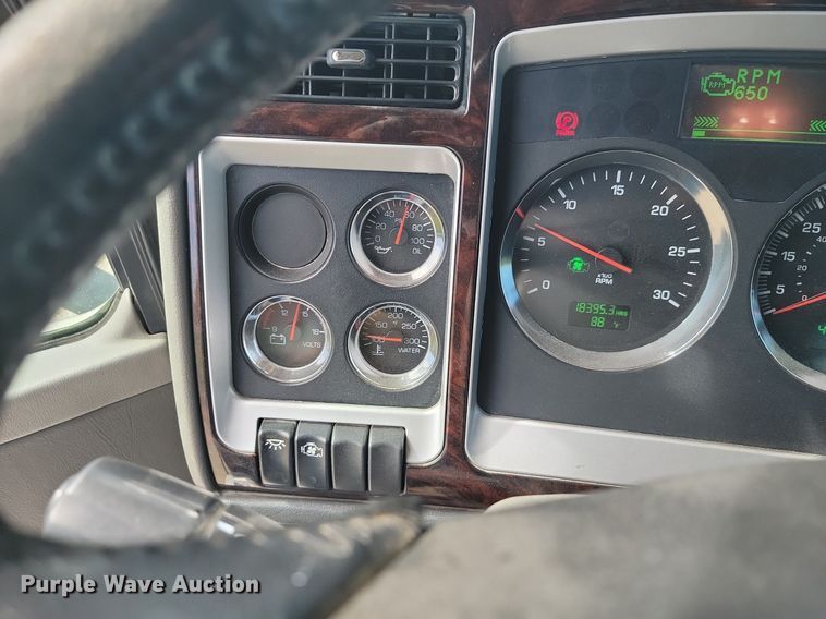 image for item JE9502 2012 Kenworth T660  semi truck