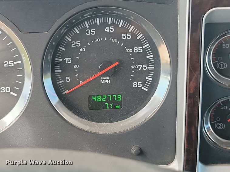 image for item JE9502 2012 Kenworth T660  semi truck