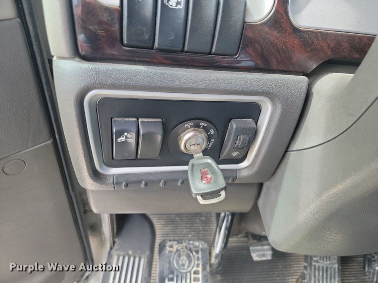 image for item JE9502 2012 Kenworth T660  semi truck