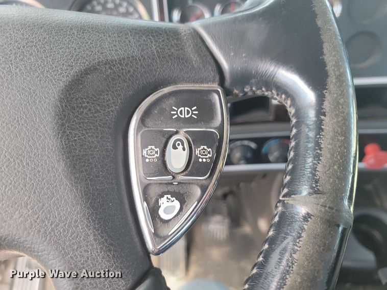 image for item JE9502 2012 Kenworth T660  semi truck