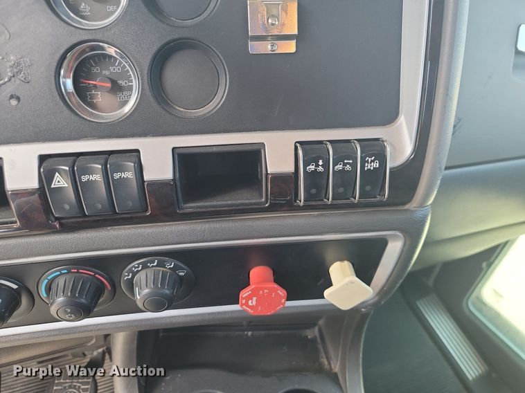 image for item JE9502 2012 Kenworth T660  semi truck