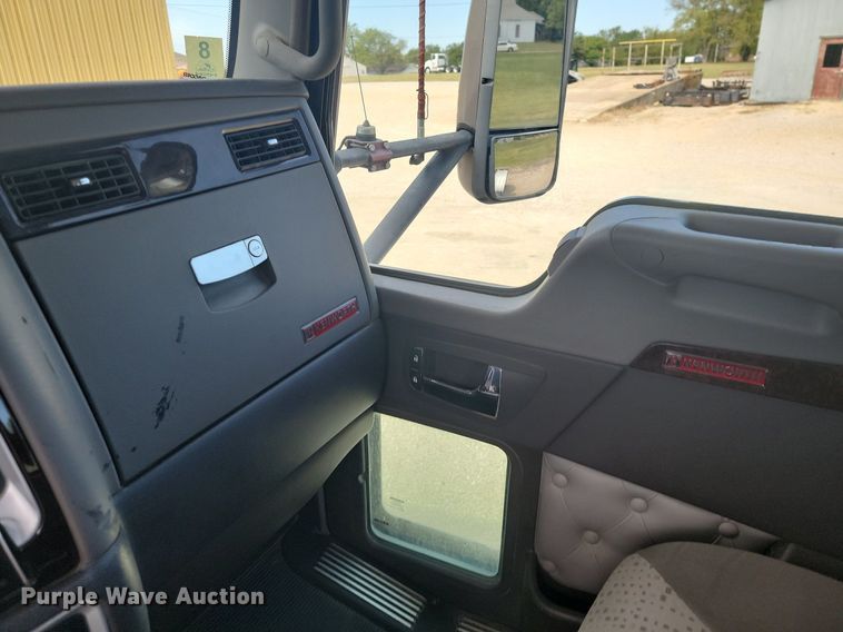 image for item JE9502 2012 Kenworth T660  semi truck