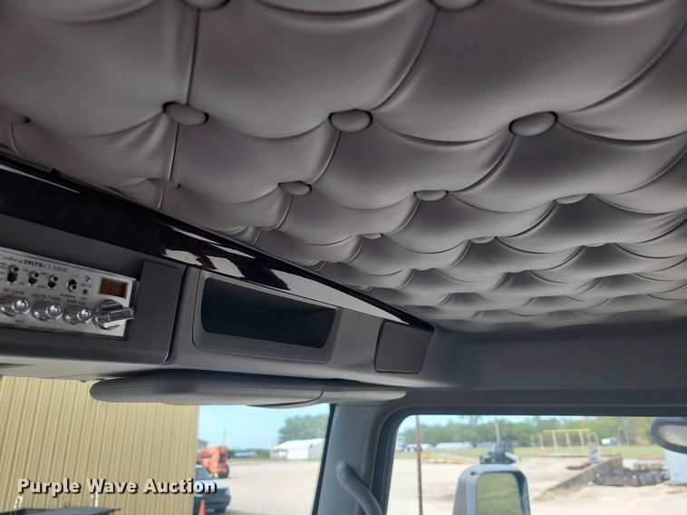 image for item JE9502 2012 Kenworth T660  semi truck