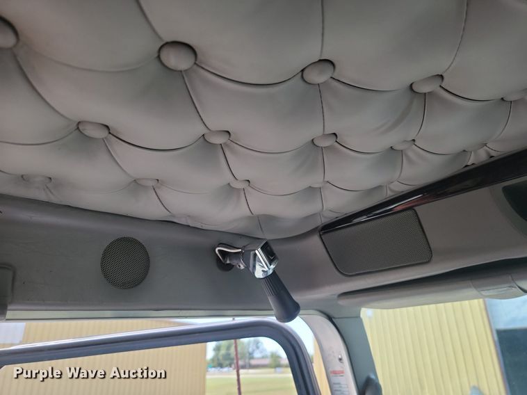 image for item JE9502 2012 Kenworth T660  semi truck