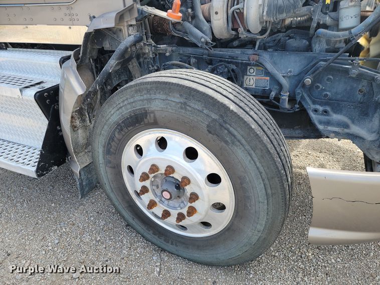 image for item JE9502 2012 Kenworth T660  semi truck