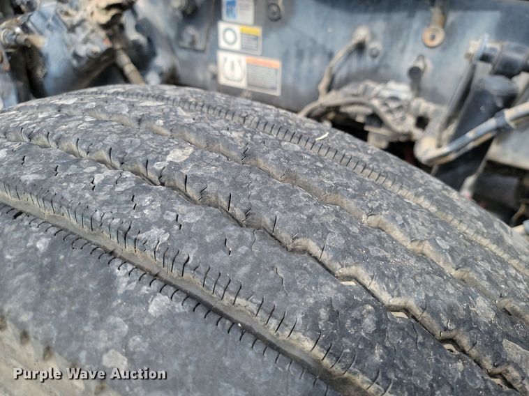 image for item JE9502 2012 Kenworth T660  semi truck