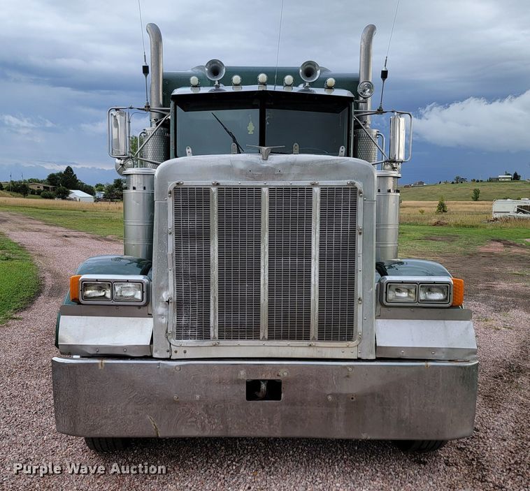 image for item JW9633 1995 Peterbilt 379  semi truck
