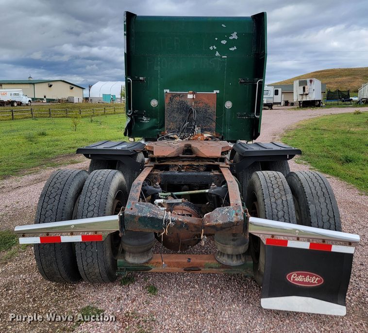 image for item JW9633 1995 Peterbilt 379  semi truck