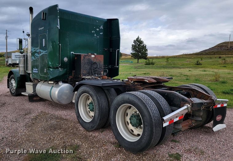 image for item JW9633 1995 Peterbilt 379  semi truck