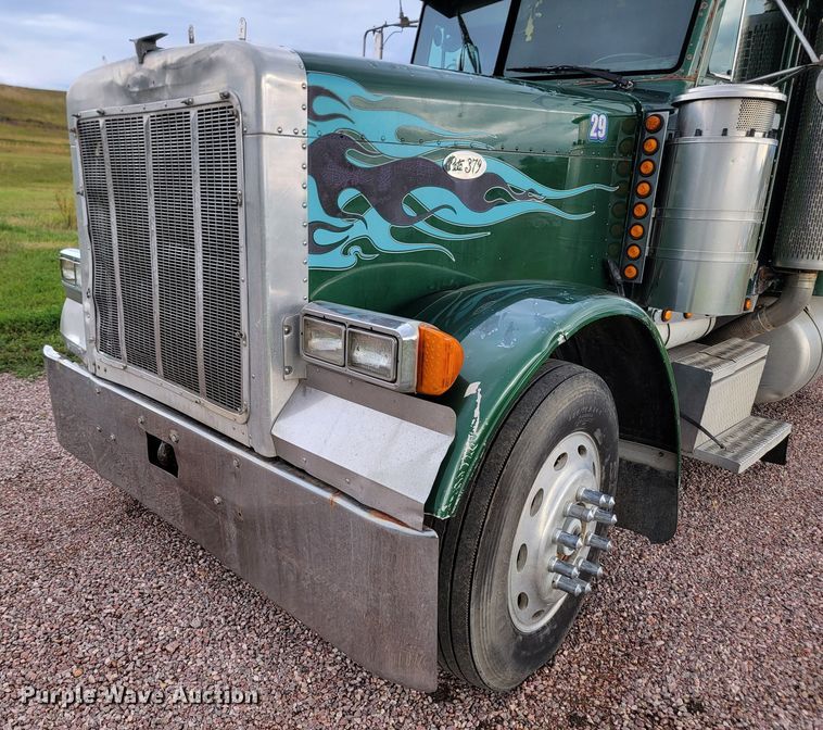 image for item JW9633 1995 Peterbilt 379  semi truck