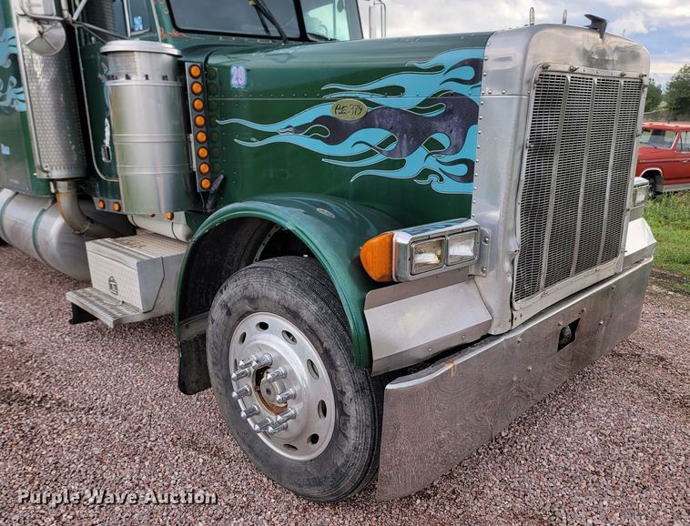 image for item JW9633 1995 Peterbilt 379  semi truck