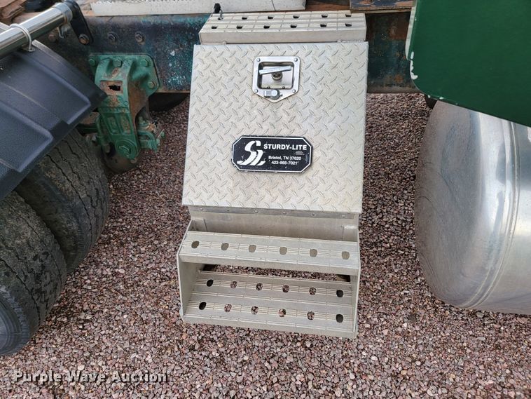 image for item JW9633 1995 Peterbilt 379  semi truck