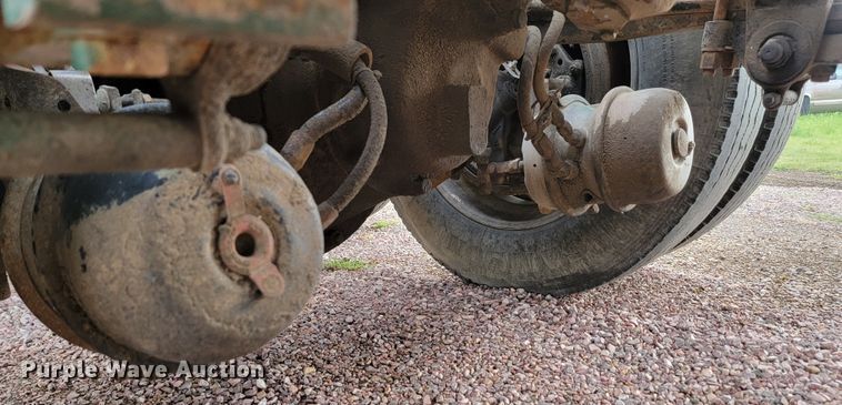 image for item JW9633 1995 Peterbilt 379  semi truck